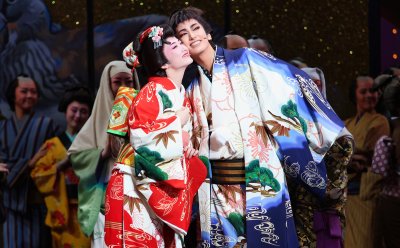【公演評】宝塚歌劇花組 東京宝塚劇場公演『鴛鴦歌合戦（おしどりうたがっせん）』『GRAND MIRAGE!』